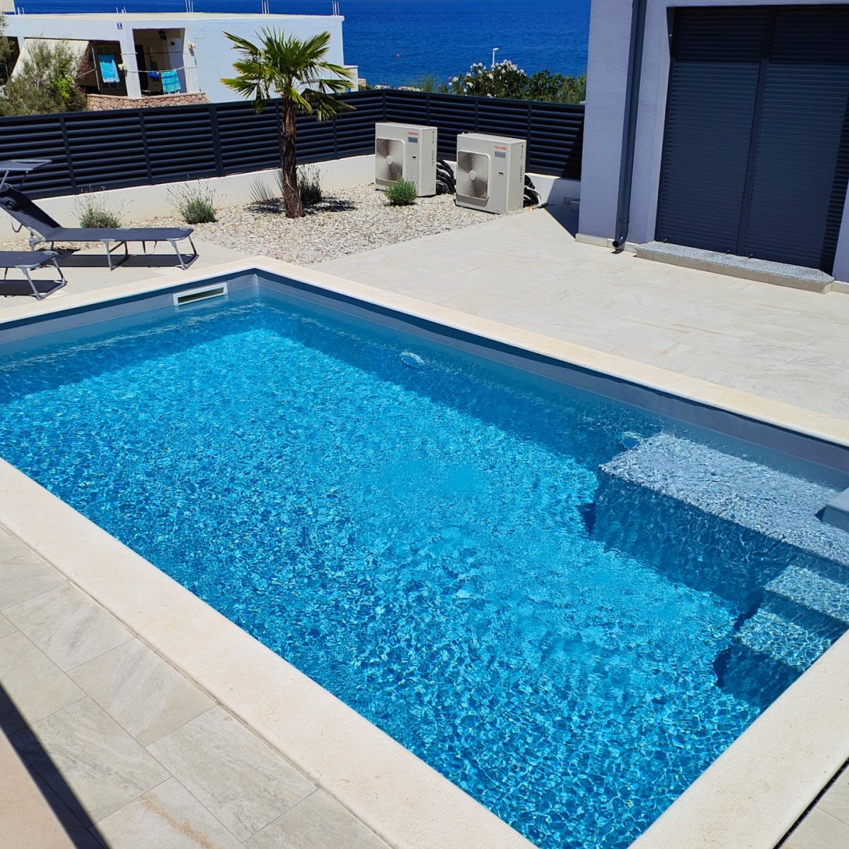 Private Pool 770 x 350 cm